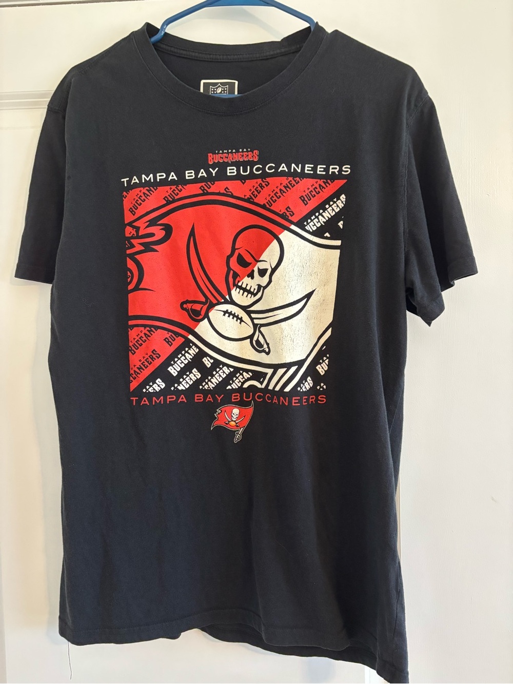 Mens Tampa Bay Buccaneers Black T-Shirt Size Large